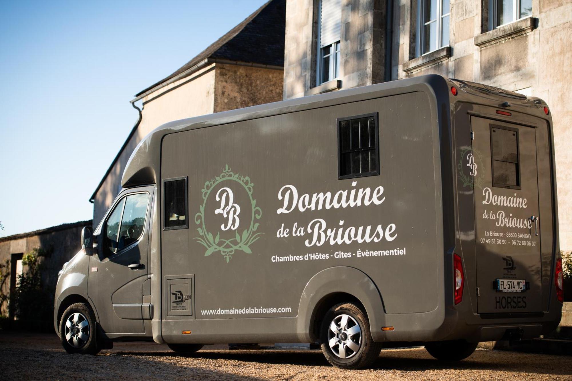 Bed and Breakfast Domaine De La Briouse Sanxay Exteriér fotografie